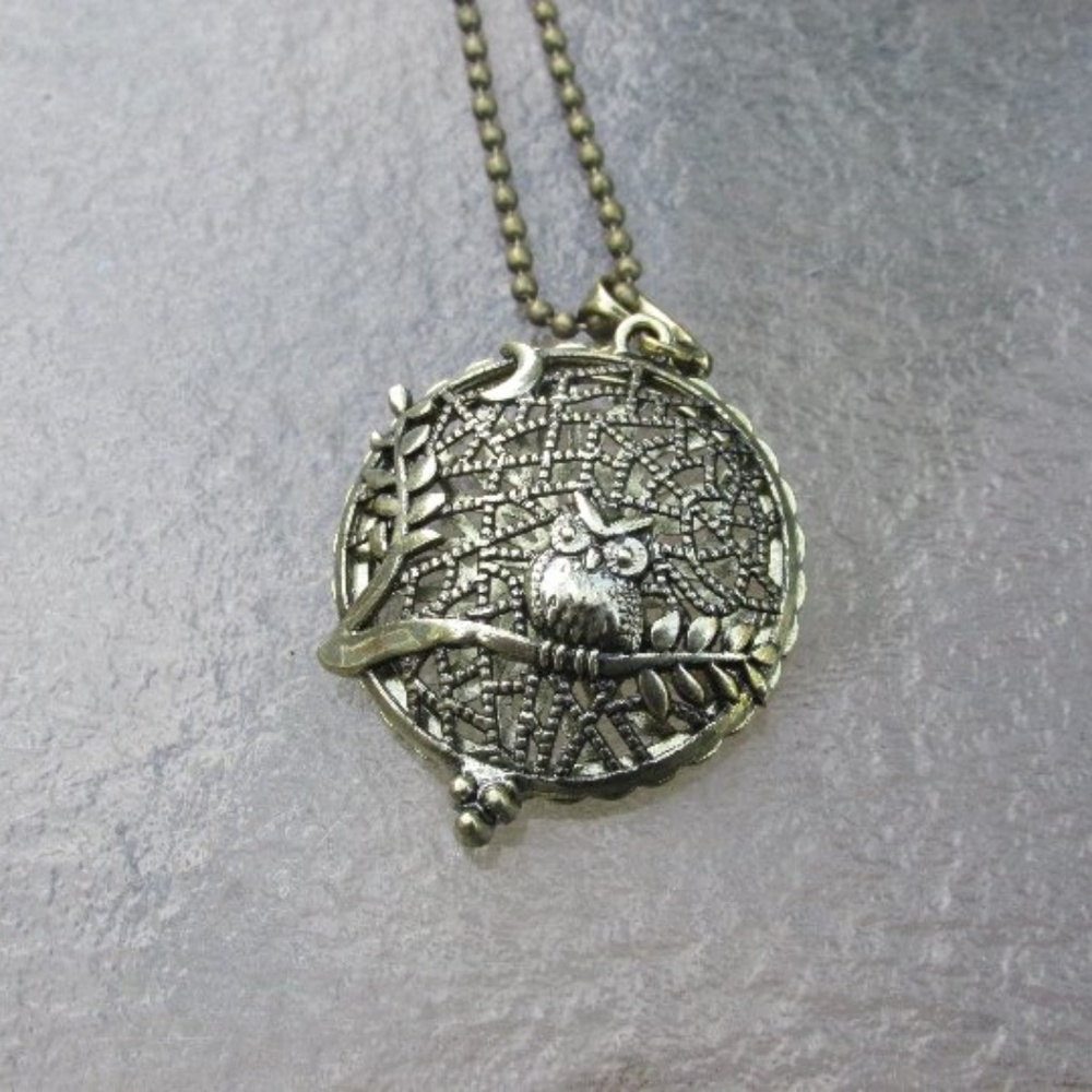 New Tree w/ Owl Aromatherapy Necklace